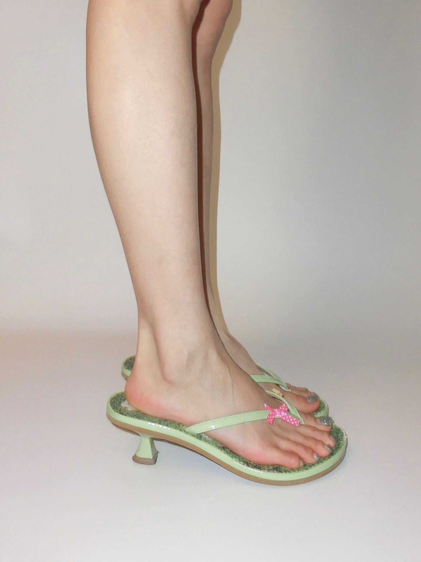 PonteAlleMoss19 – Ladybug Thong Sandals 'Moss Print with Playful Bloom'