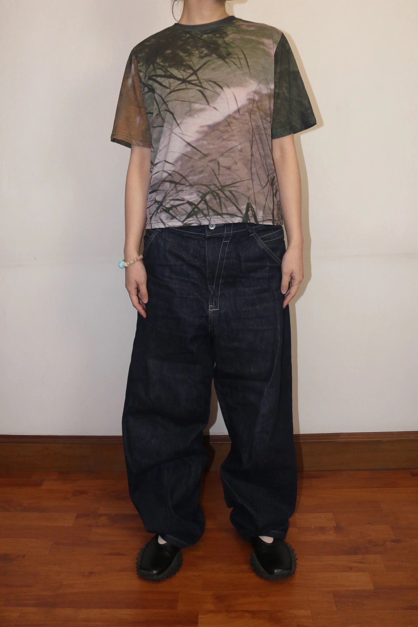 Oddgreen – Bamboo Falls Tee 'Botanical Impression in Cloud White'