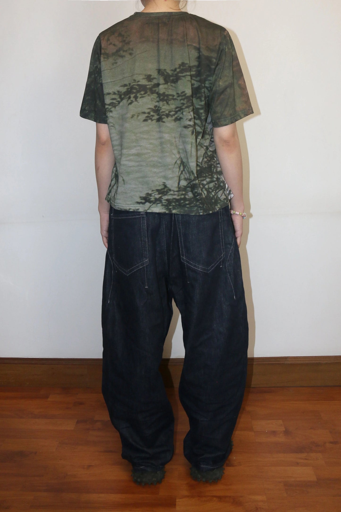 Oddgreen – Bamboo Falls Tee 'Botanical Impression in Cloud White'