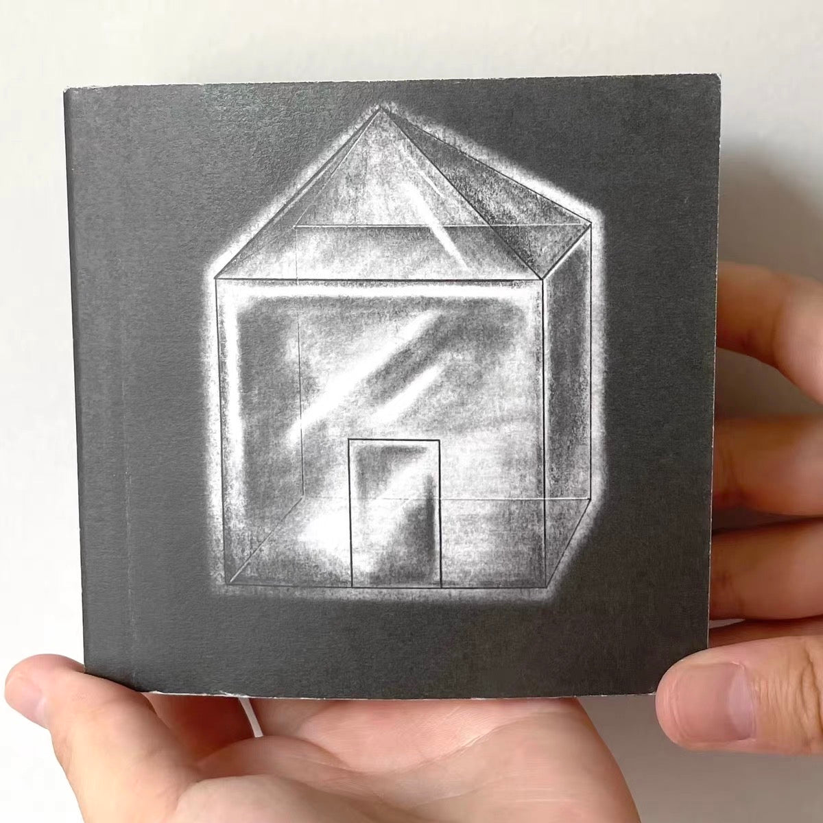 Tirezhong - HandFlipBook 'A Luminous House'