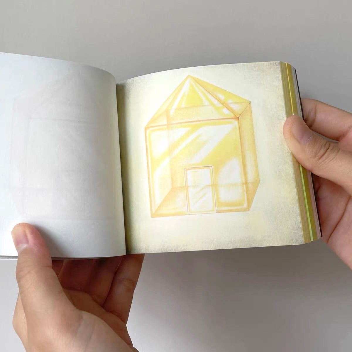 Tirezhong - HandFlipBook 'A Luminous House'