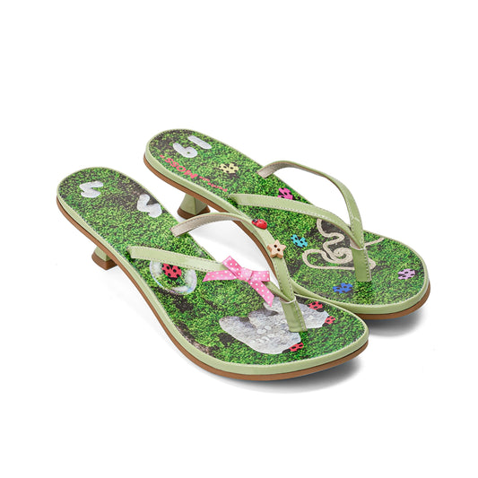 PonteAlleMoss19 – Ladybug Thong Sandals 'Moss Print with Playful Bloom'