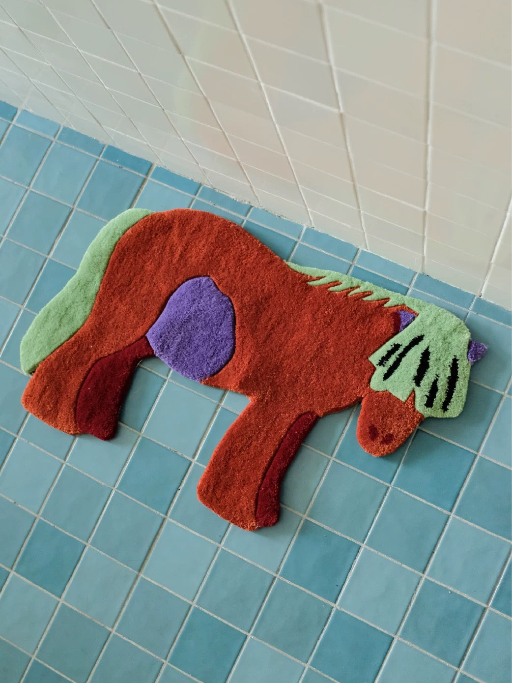 Hoobin - Hand-Tufted Little Red Horse Rug – Brick Red