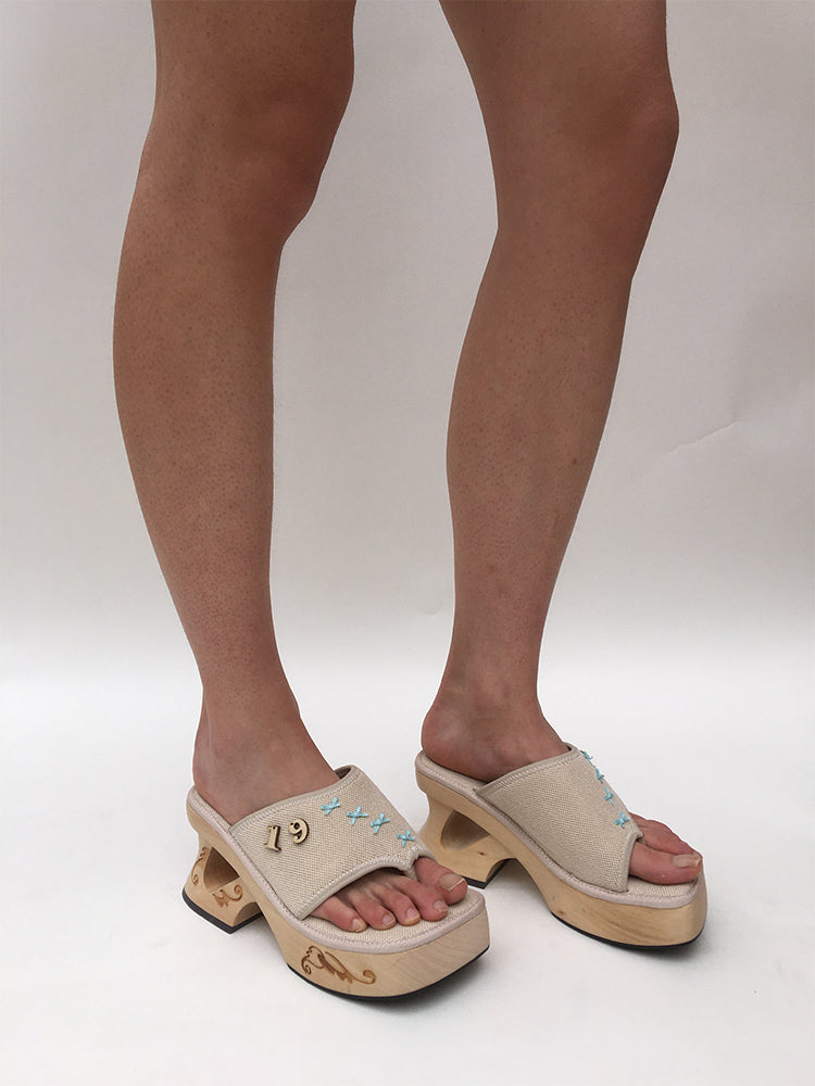 PonteAlleMoss19 - Handmade Original Wooden Sandals - Beige Canvas Button Platform